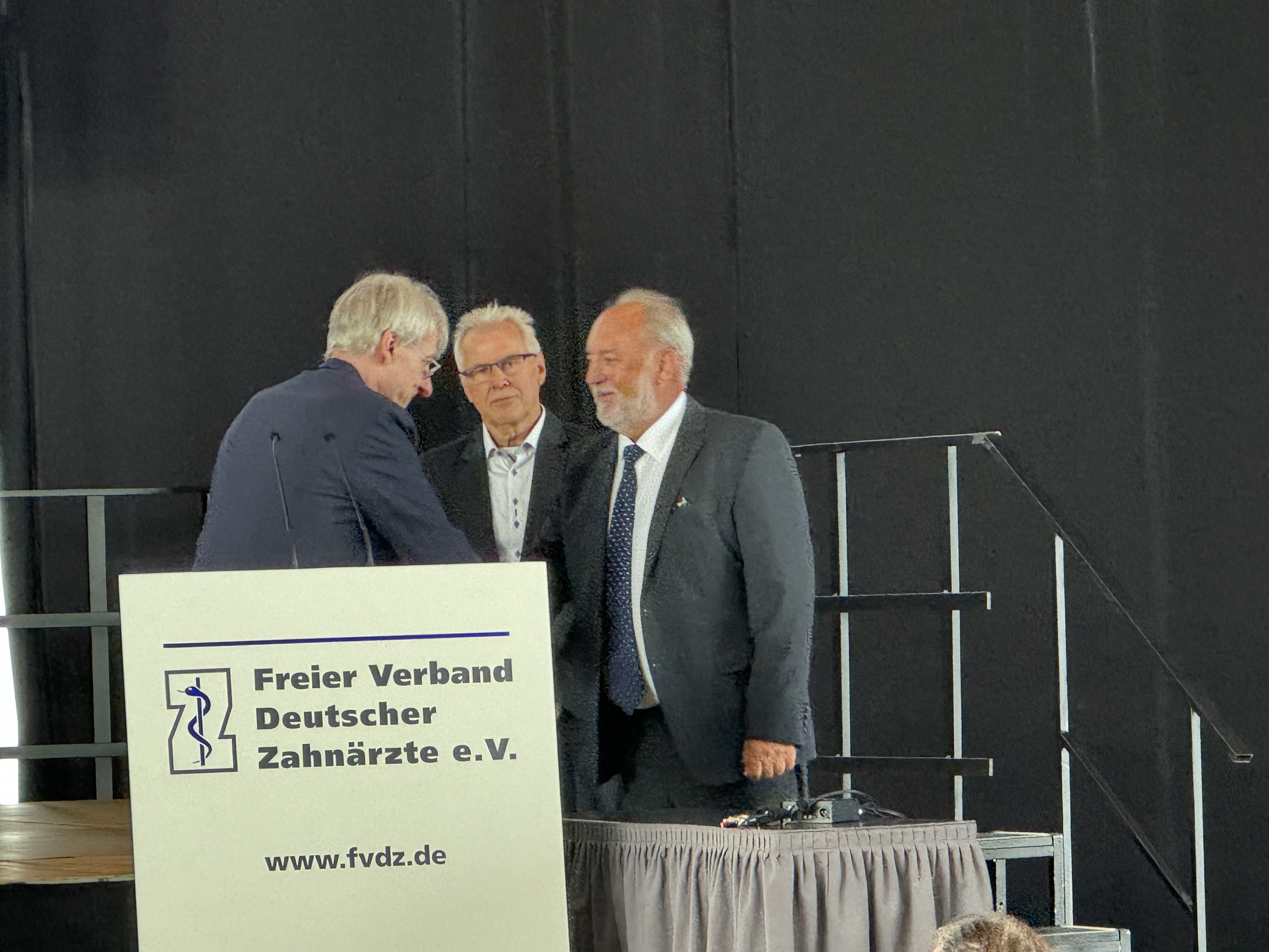 Überreichung des Ehrenzeichens